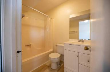 Main picture of 104 W 10th St