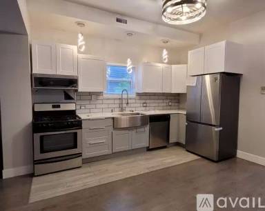 Main picture of 1425 W Augusta Blvd