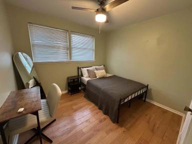 Main picture of 900 Newcombe Rd