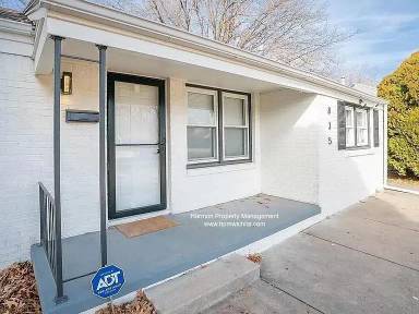 Main picture of 835 S Apache Dr