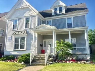 Main picture of 605 W Cross St