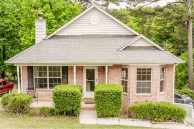Main picture of 4736 Rhett Dr