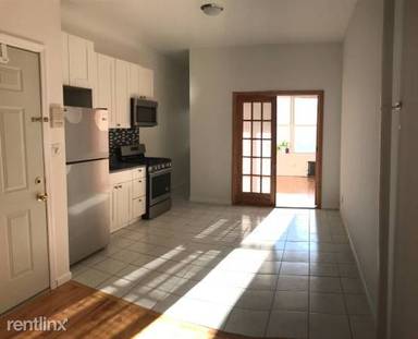 Main picture of 664 Woodward Ave