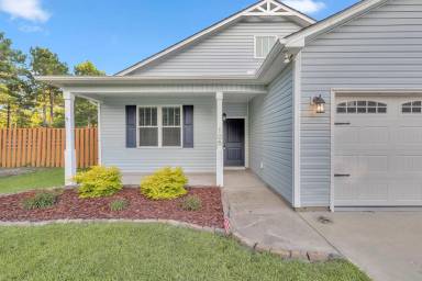 Main picture of 105 Penny Ln