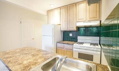 Main picture of 920 Riverside Dr