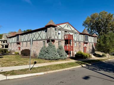 Main picture of 210 E 38th St