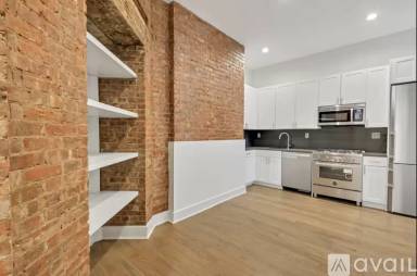 Main picture of 125 Madison St