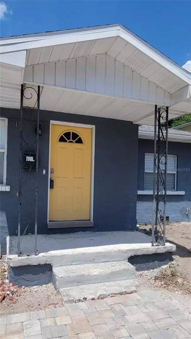 Main picture of 717 W West St