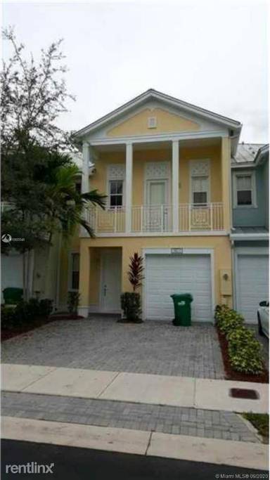 Main picture of 7411 NW 107th Path