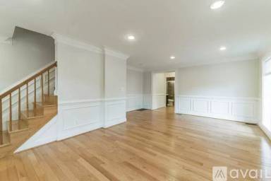Main picture of 2747 S Uhle St