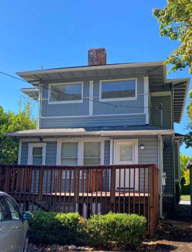 Main picture of 121 NW 8th St