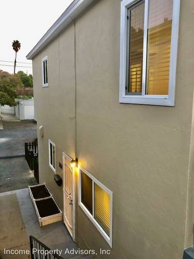 Main picture of 3139 Boundary St