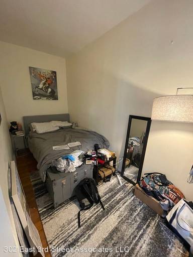 Main picture of 302 E 3rd St