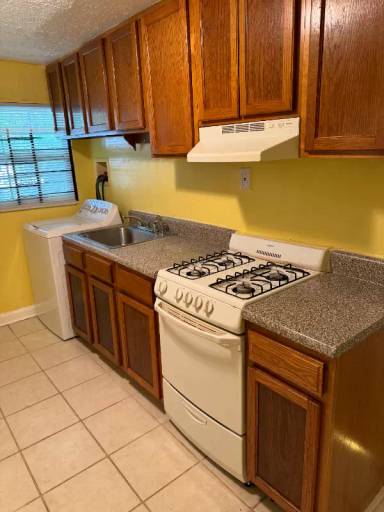 Main picture of 1517 1st St NE