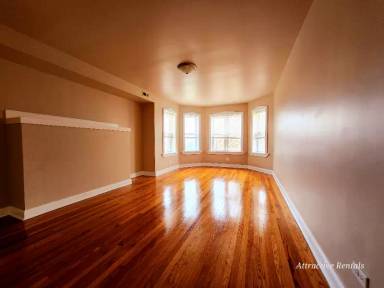 Main picture of 4828 W Adams St