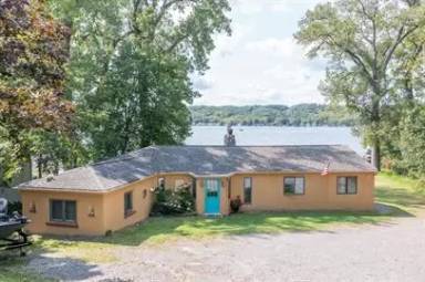 Main picture of 5596 E Lake Rd