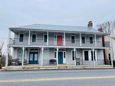 Main picture of 445 S Main St