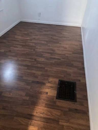 Main picture of 1104 S Meridian St