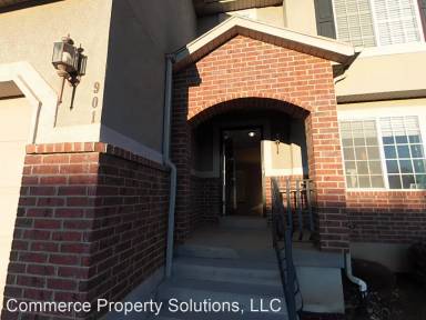 Main picture of 901 S Apple Grove Ln