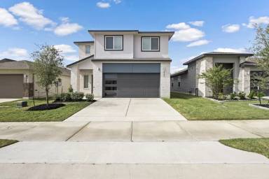 Main picture of 947 Lady Bird Ln