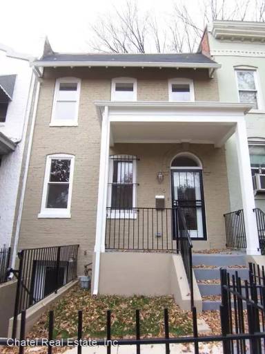 Main picture of 1116 8th St NE