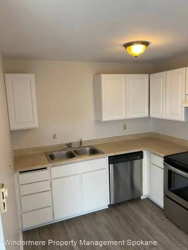 Main picture of 2434 N Addison St