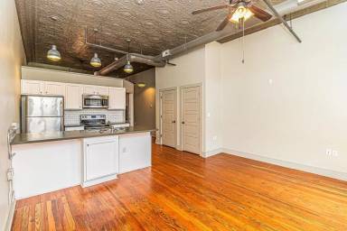 Main picture of 215 Nash St E