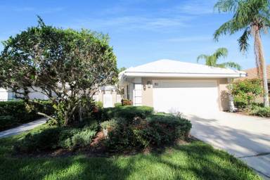 Main picture of 581 Clubside Cir