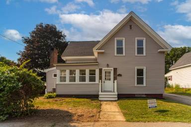 Main picture of 100 Oak St
