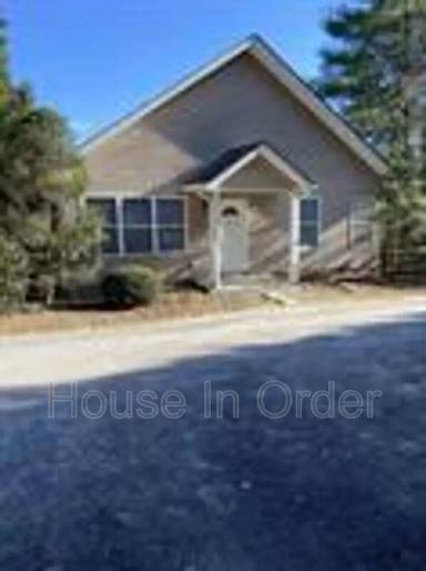 Main picture of 20 Howard Row Pl