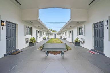 Main picture of 12416 NE 12th Ct