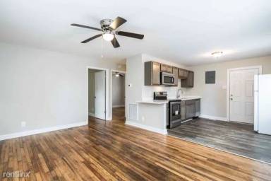 Main picture of 610 N Maple St