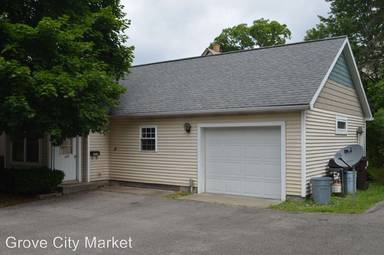 Main picture of 125 1/2 Monroe St