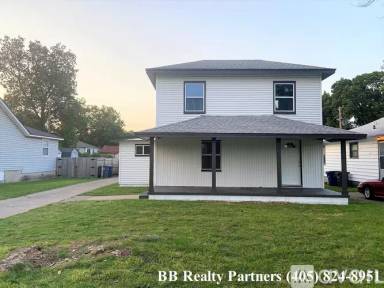 Main picture of 3531 E 4th St