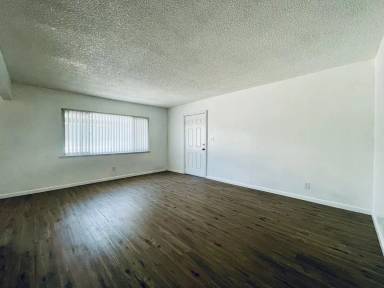 Main picture of 2043 E Saginaw Way