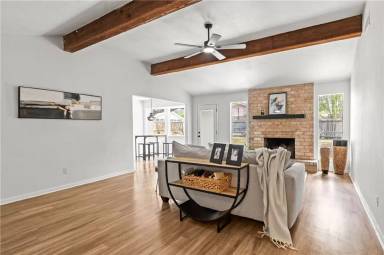 Main picture of 6118 Locke Ln