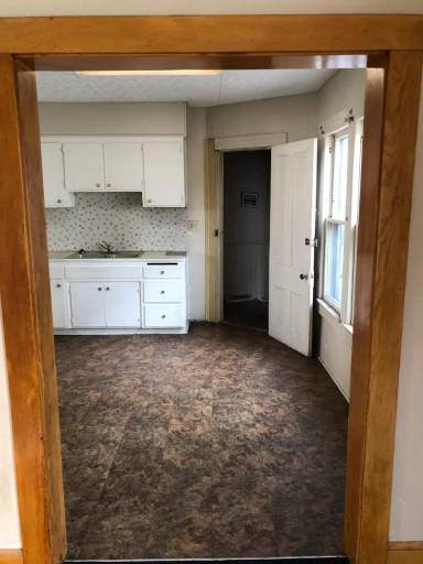Main picture of 1083 E 64th St