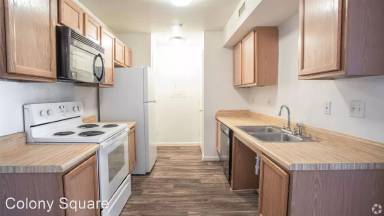 Main picture of Colony Square Apartments on Warwick