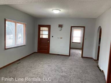 Main picture of 219 N Cedar Ave