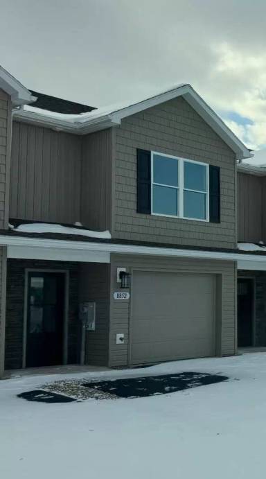 Main picture of 8828 Hillside Way