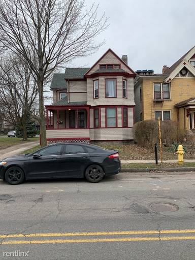 Main picture of 403 Alexander St