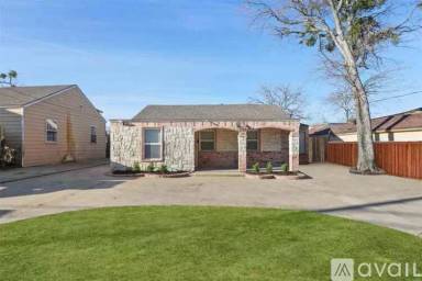 Main picture of 7115 Parkdale Dr