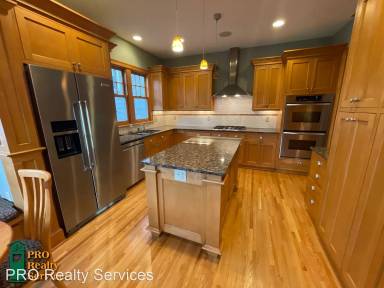 Main picture of 3104 James Ave S