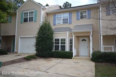 Main picture of 305 Orchard Park Dr