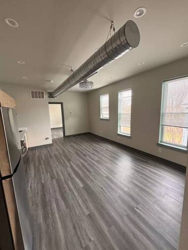 Main picture of 50 E Utica St