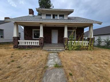 Main picture of 5011 N Maple St