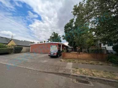 Main picture of 3826 SE 51st Ave