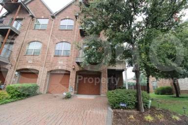 Main picture of 652 Rockingham Dr