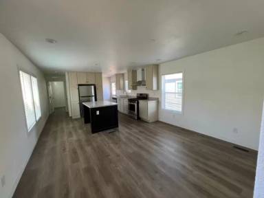 Main picture of 2000 E Frontier Ave