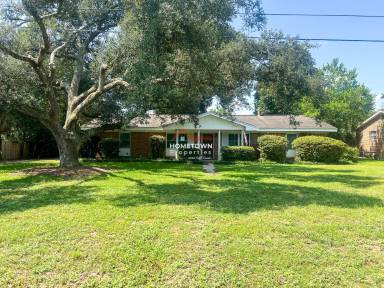 Main picture of 2115 Summit Blvd